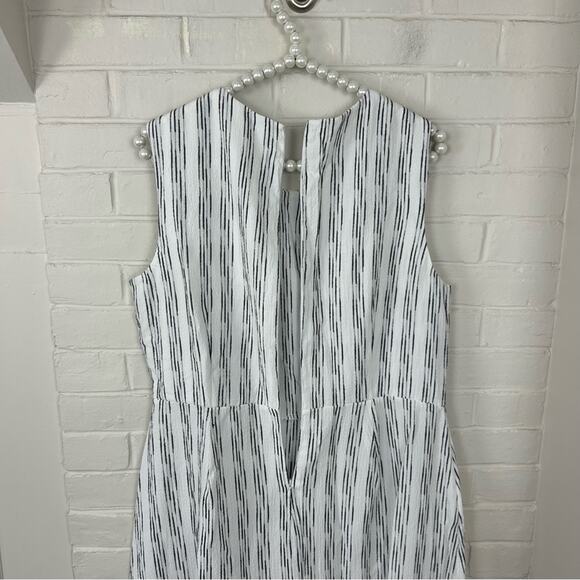 Calvin Klein White & Black Striped Drape Twist Front Dress Size 12 - Picture 11 of 11